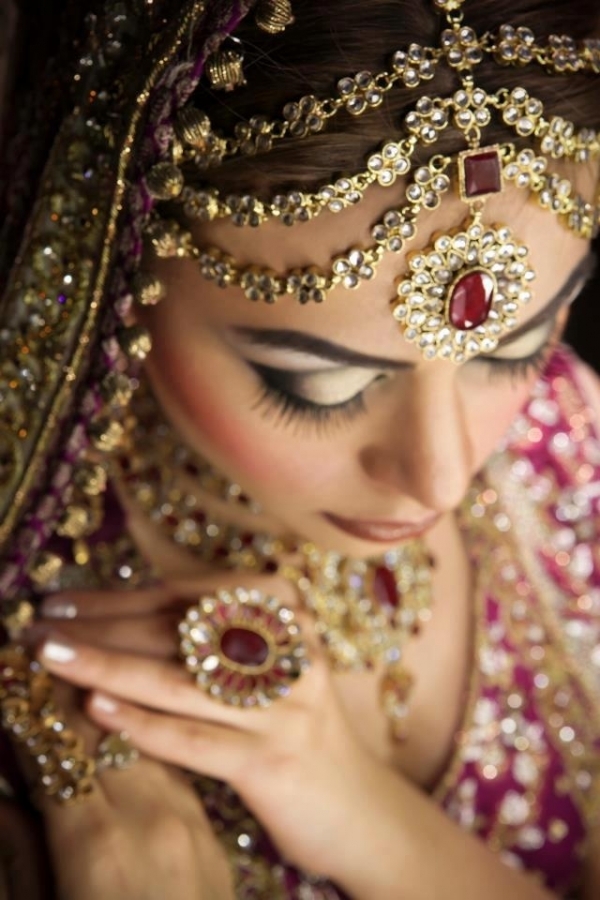 Indian Beautiful Bride Posing Half Face Stock Photo 606188039 | Shutterstock